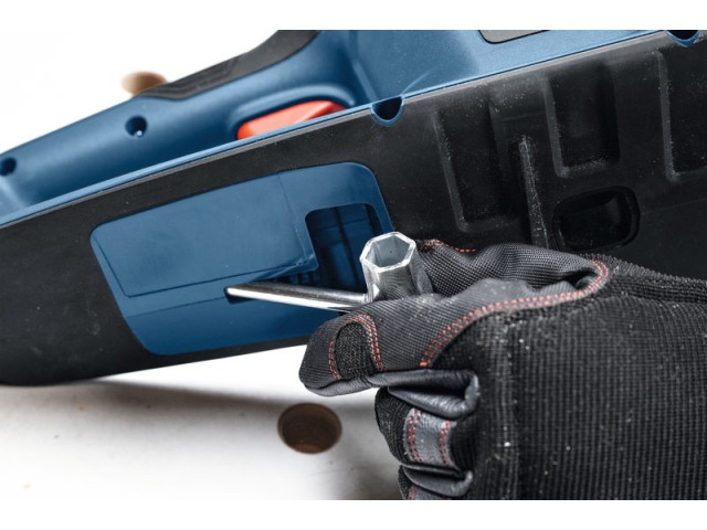 Akumulatorska verižna žaga Bosch GKE 18V-40, 06008D3001